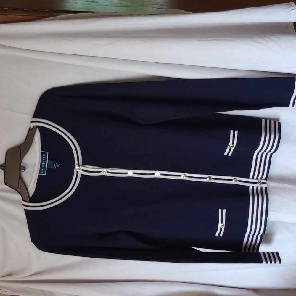 NWT Karen Scott sweater top lightweight navy blue/white / tiny gold buttons